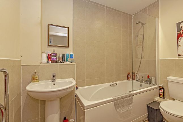 Flat for sale in Piccadilly Heights, Wain Avenue, Hady Hill