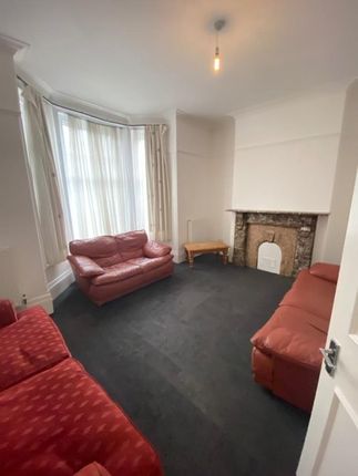 Front Room.Jpg