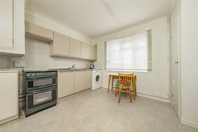 218, Stroud Crescent, London photo 4