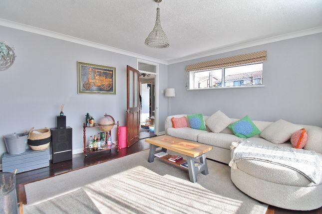 2a, Carisbrooke Avenue, Fareham photo 2