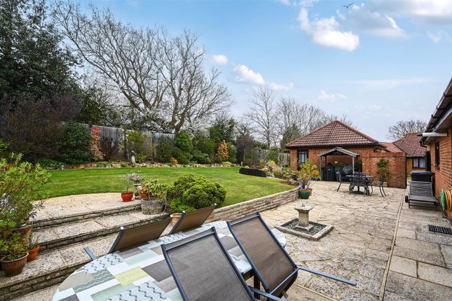 12, Fairfield Chase, Bexhill-On-Sea photo 2