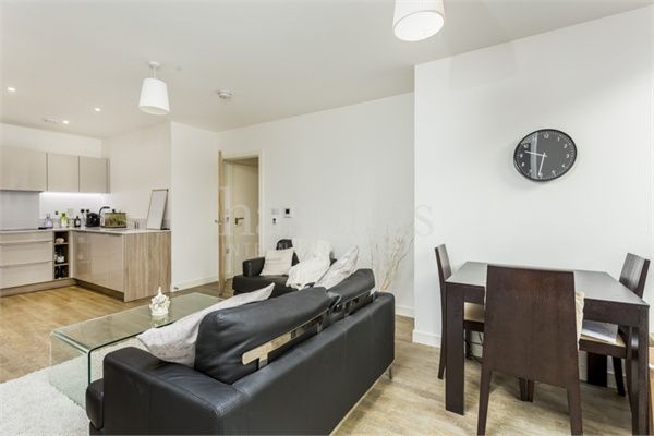Flat to rent in Tiggap House, 20 Cable Walk, Enderby Wharf