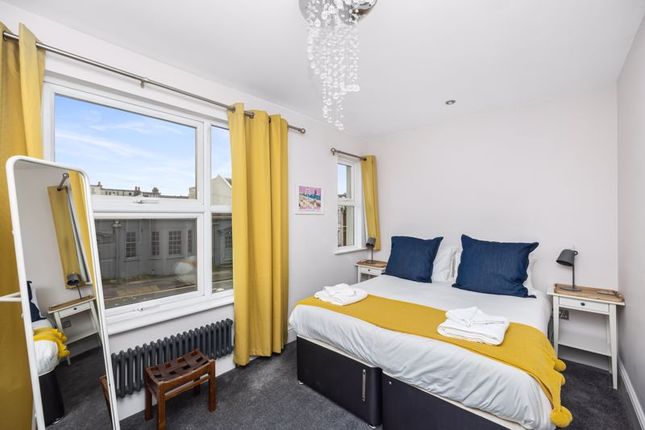 End terrace house for sale in Queens Park Road, Hanover, Brighton