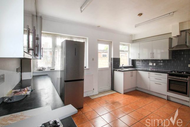 Greenland Crescent, Southall Middlesex photo 2
