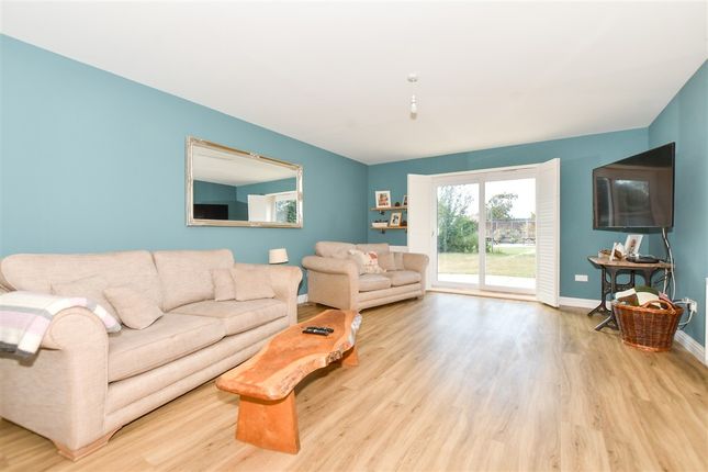 Palmbeach Avenue, Hythe photo 3