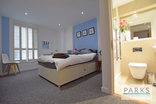Flat to rent in West Street, Brighton, East Sussex