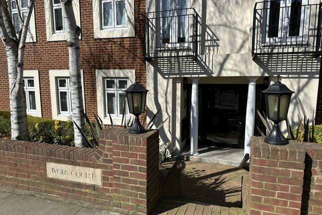 Flat 5 Ivor Court, 2 Chalgrove Gardens, London photo 3