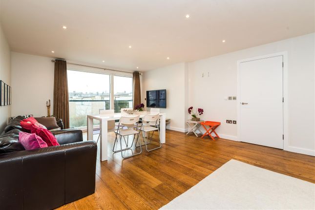 Flat to rent in Abbey Road, St Johns Wood, London
