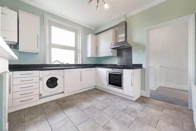 Flat to rent in Sheen Road, Richmond