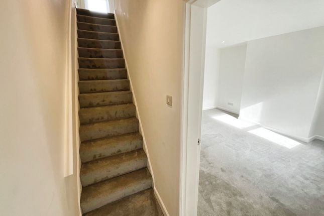 3 St. Huberts Road, Blackburn photo 4