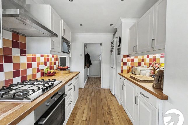 39, Sedge Crescent, Kent photo 3