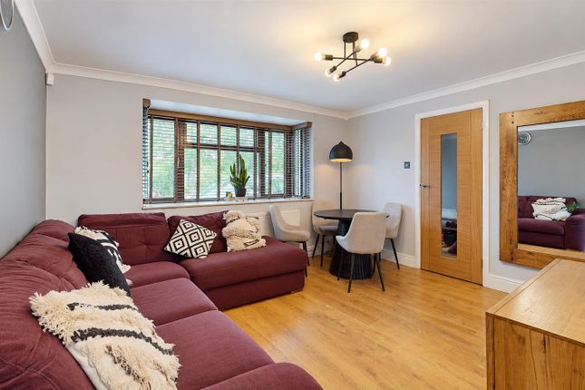 33, Chestnut Crescent, Milton Keynes photo 3