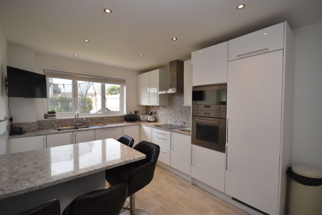 27, Oak Tree Rise, Malpas photo 2