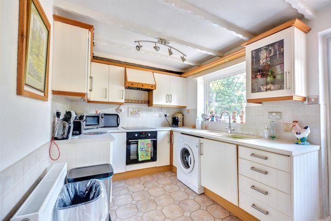24, Winterbourne Drive, Nottingham photo 2
