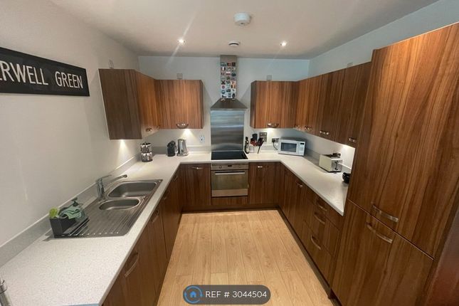 Flat, Barrett Court Dobson Walk, London photo 5