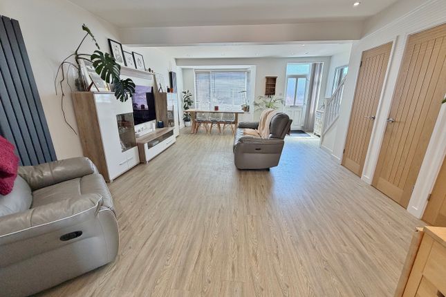 17, Marina Grove, Portchester photo 4
