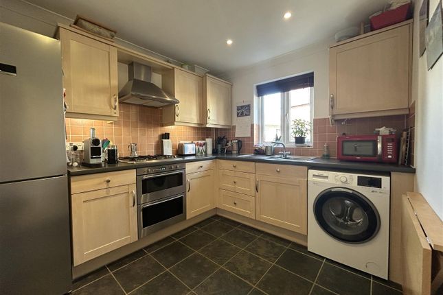 11, Suttil Crescent, Bridport photo 4