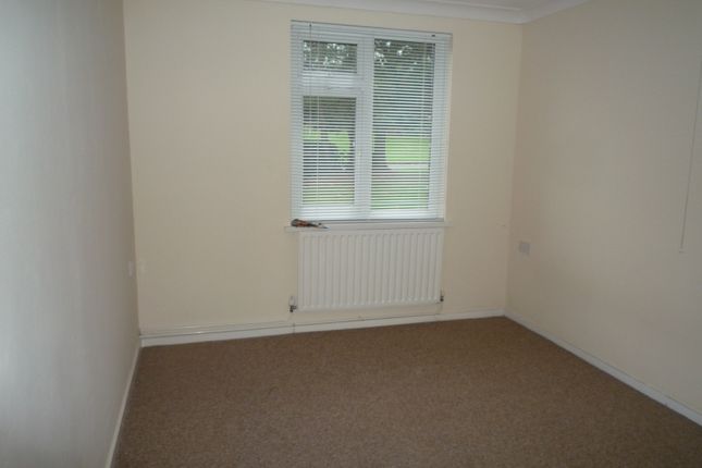 Flat to rent in Delbury Court, Telford, Hollinswood