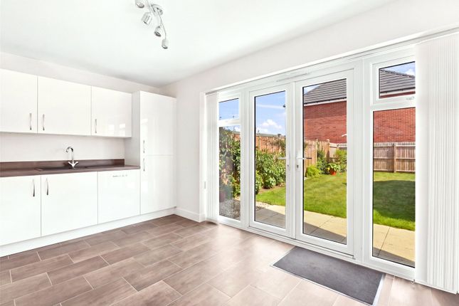 35, Wadham Way, Evesham photo 4