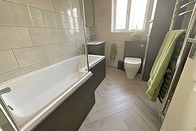 4, Chaucer Close, Stourbridge photo 3