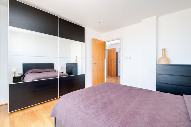 Flat to rent in Glasshouse, Canal Square, Birmingham