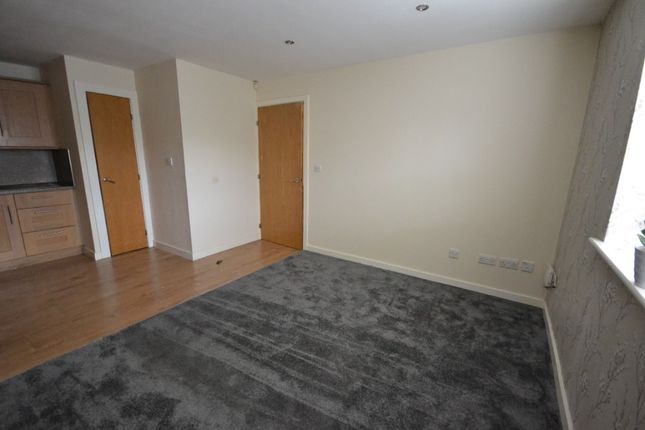 Flat to rent in Hessle Road, Hull