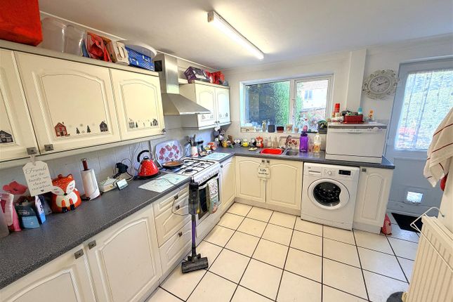 21, Cransley Gardens, Corby photo 3