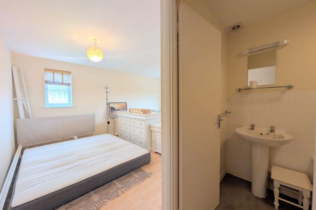 171 Prestatyn Close, Stevenage photo 4