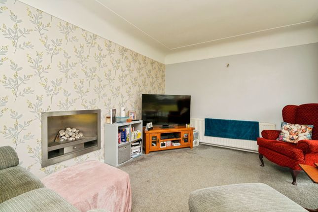 19, Beverley Gardens, Wirral photo 2