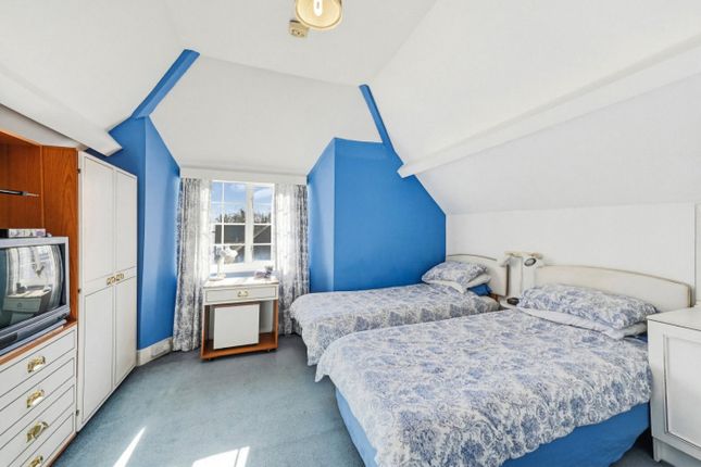 43, Wheathill Road, London photo 3