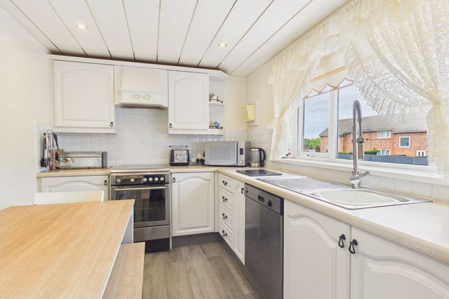 32 Whinbrooke, Gateshead photo 3