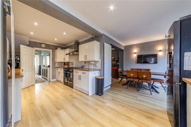 Tewkesbury Close, West Byfleet photo 4
