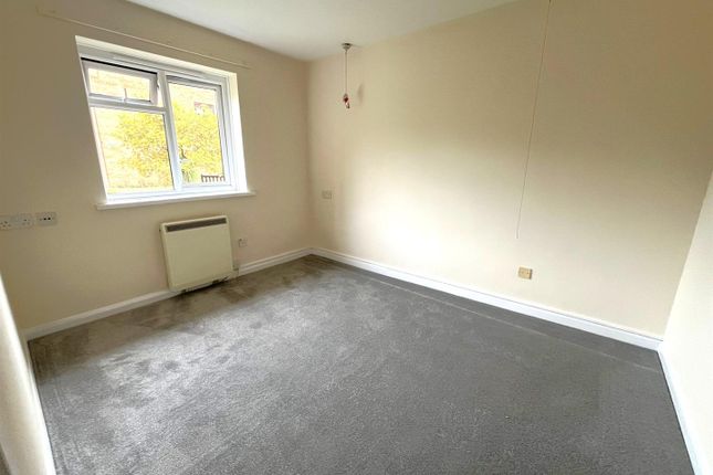Flat 13, Eggars Court, St. Georges Road East, Aldershot photo 2
