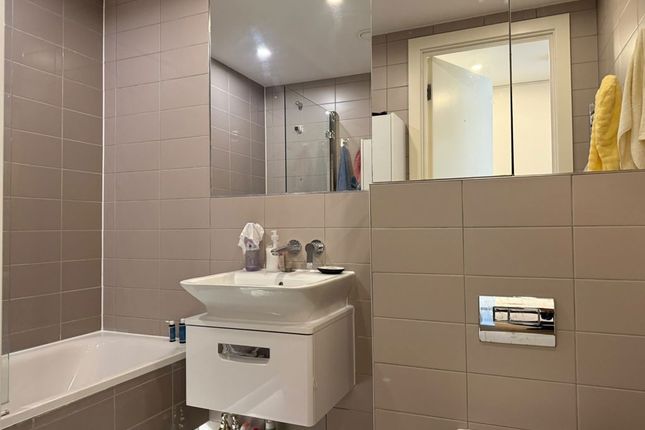 Flat 101, Danestone Court, 36, Commercial Road, London photo 4