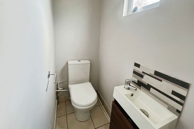 35, Archer Avenue, Bolton photo 4
