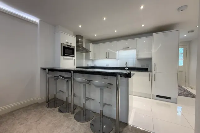38, Redcliffe Close, Old Brompton Road, London photo 4
