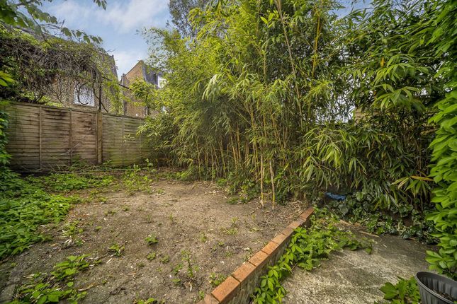 24, Birkbeck Avenue, London photo 2