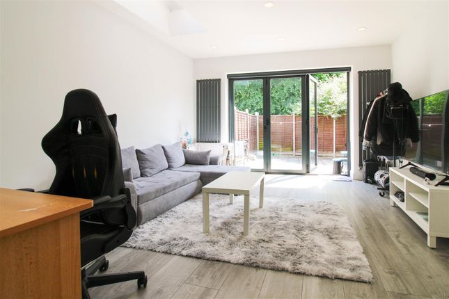 37, Almond Road, London photo 3