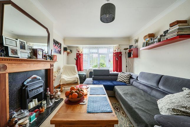 25, The Vale, Feltham photo 2