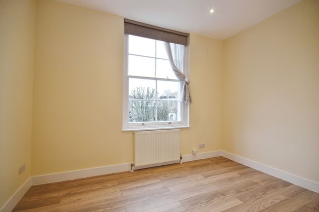 Flat for sale in Gloucester Terrace, London