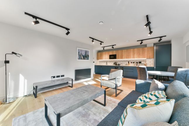 Thumbnail Flat to rent in Tower Bridge Road, Tower Bridge, London