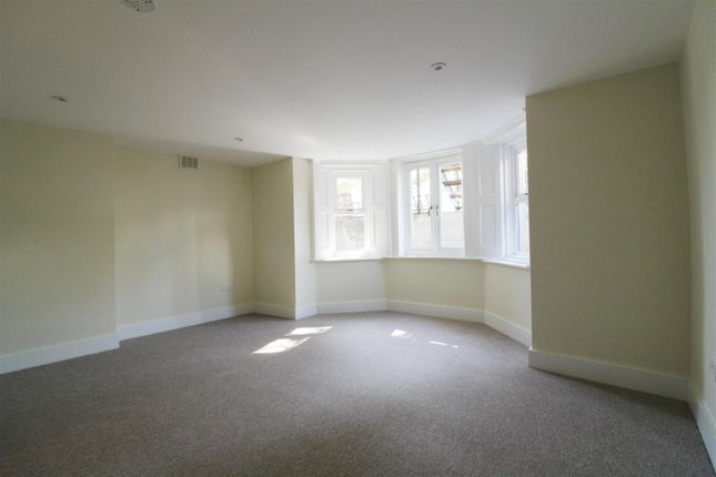 Flat to rent in Henley Road, Caversham, Reading
