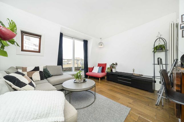 Flat for sale in Wharf Place, London