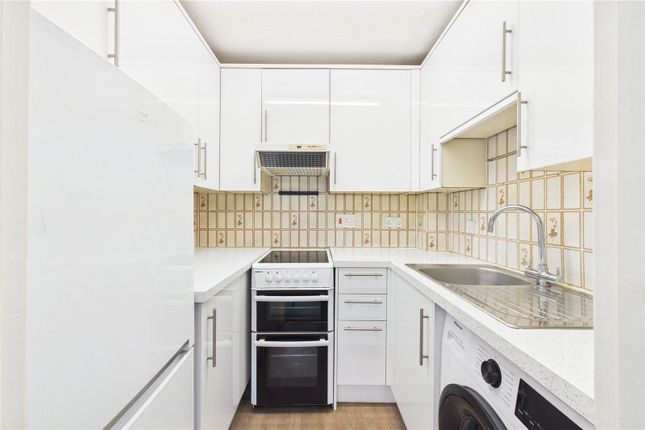 Flat 2, Coach House Court,, Reading Road, Reading photo 3