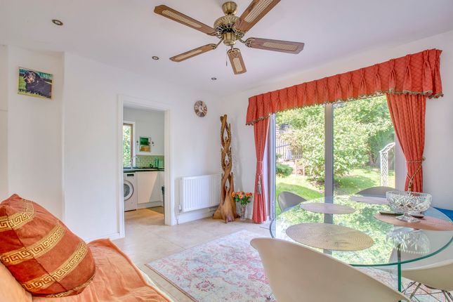 10 Hammersley Lane, High Wycombe photo 3