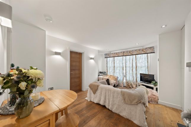 1, 3, Hunter Road, Surrey photo 3