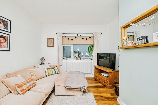 16, Longfellow Drive, Bridgend photo 4