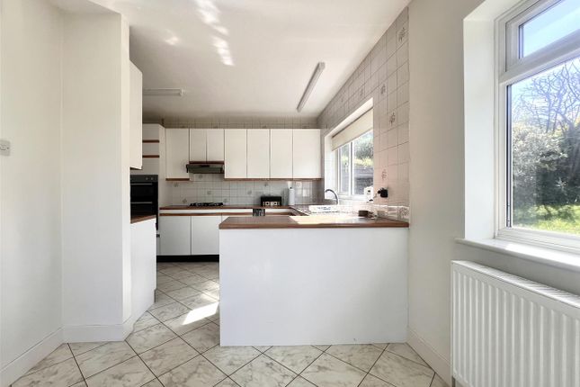 30, Allen Road, Great Bookham photo 2