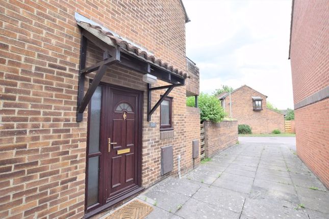 Flat to rent in Flatford Place, Kidlington OX5