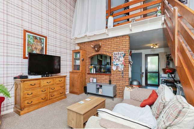 12, Warren Avenue, Leicestershire photo 2